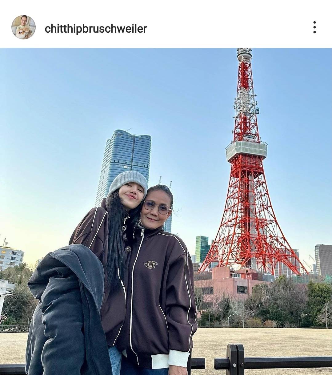 เที่ยวกับลูกก็จะประมาณนี้ คุณแม่ ลิซ่า BLACKPINK แชร์โมเมนต์เที่ยวญี่ปุ่น เที่ยวกับลูกก็จะประมาณนี้ คุณแม่ ลิซ่า BLACKPINK แชร์โมเมนต์เที่ยวญี่ปุ่น