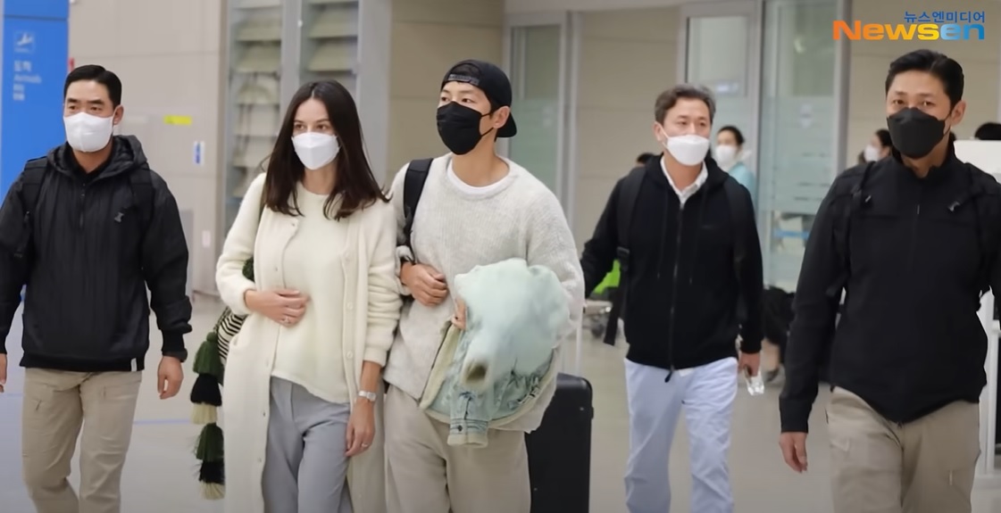 เส้นทางความรัก ซงจุงกิ-เคที่ ลูอิซ ซอนเดอร์ส สู่ว่าที่คุณพ่อ-คุณแม่ป้ายแดง เส้นทางความรัก ซงจุงกิ-เคที่ ลูอิซ ซอนเดอร์ส สู่ว่าที่คุณพ่อ-คุณแม่ป้ายแดง