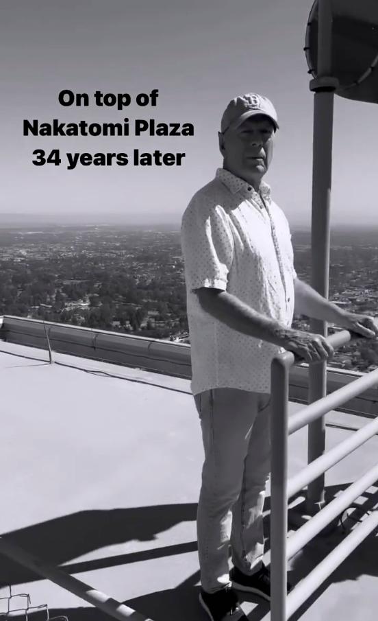 บรูซ วิลลิส ฉลองครบรอบ 34 ปี Die Hard ด้วยการกลับไปเยือนชั้นดาดฟ้าของตึกที่เคยใช้ถ่ายหนังเรื่องนี้