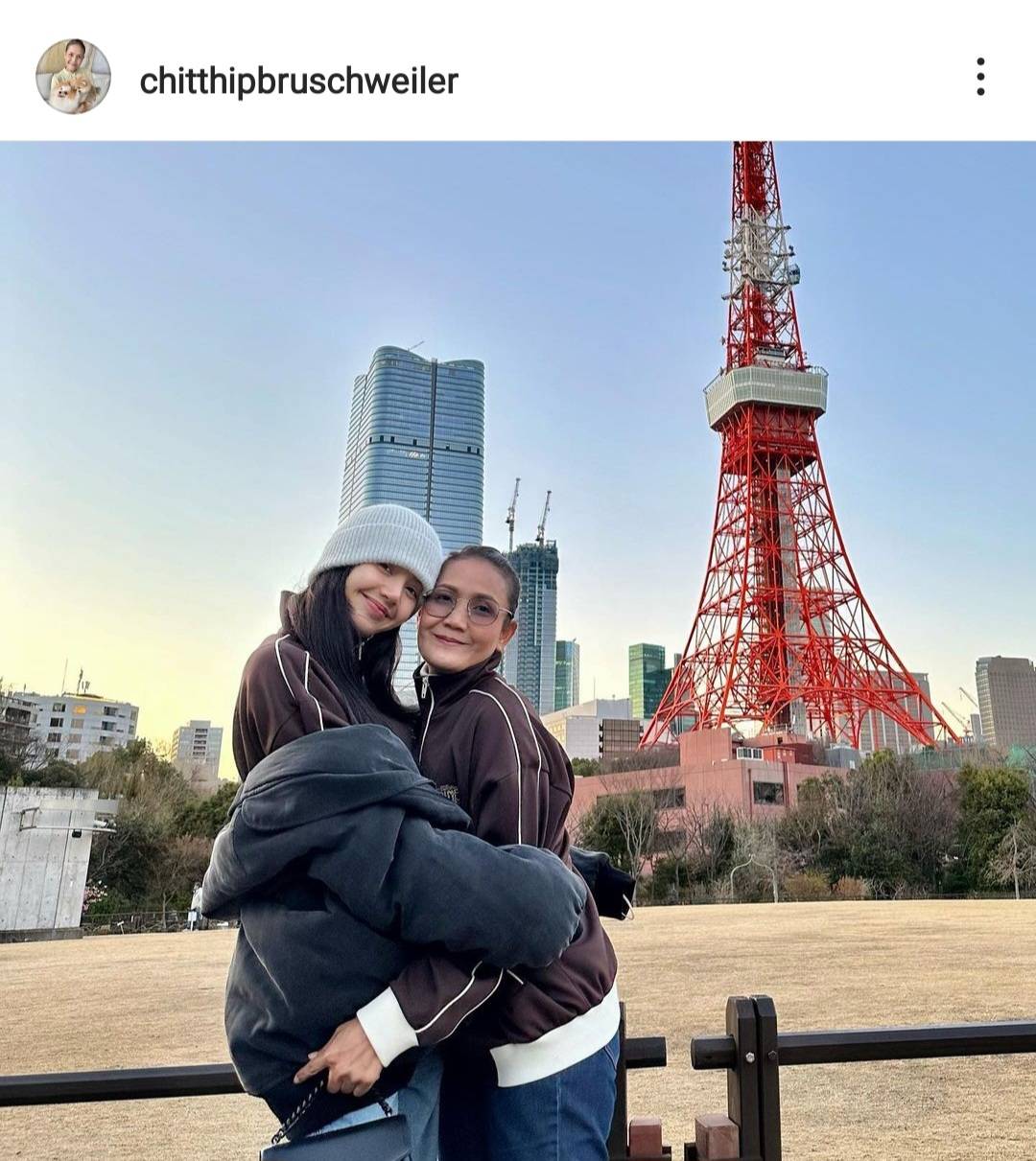 เที่ยวกับลูกก็จะประมาณนี้ คุณแม่ ลิซ่า BLACKPINK แชร์โมเมนต์เที่ยวญี่ปุ่น เที่ยวกับลูกก็จะประมาณนี้ คุณแม่ ลิซ่า BLACKPINK แชร์โมเมนต์เที่ยวญี่ปุ่น