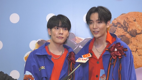 “คิมม่อน-คอปเตอร์” แฮปปี้งานแสดงทำเพลงใหม่วง BKC (มีคลิป) “คิมม่อน-คอปเตอร์” แฮปปี้งานแสดงทำเพลงใหม่วง BKC (มีคลิป)