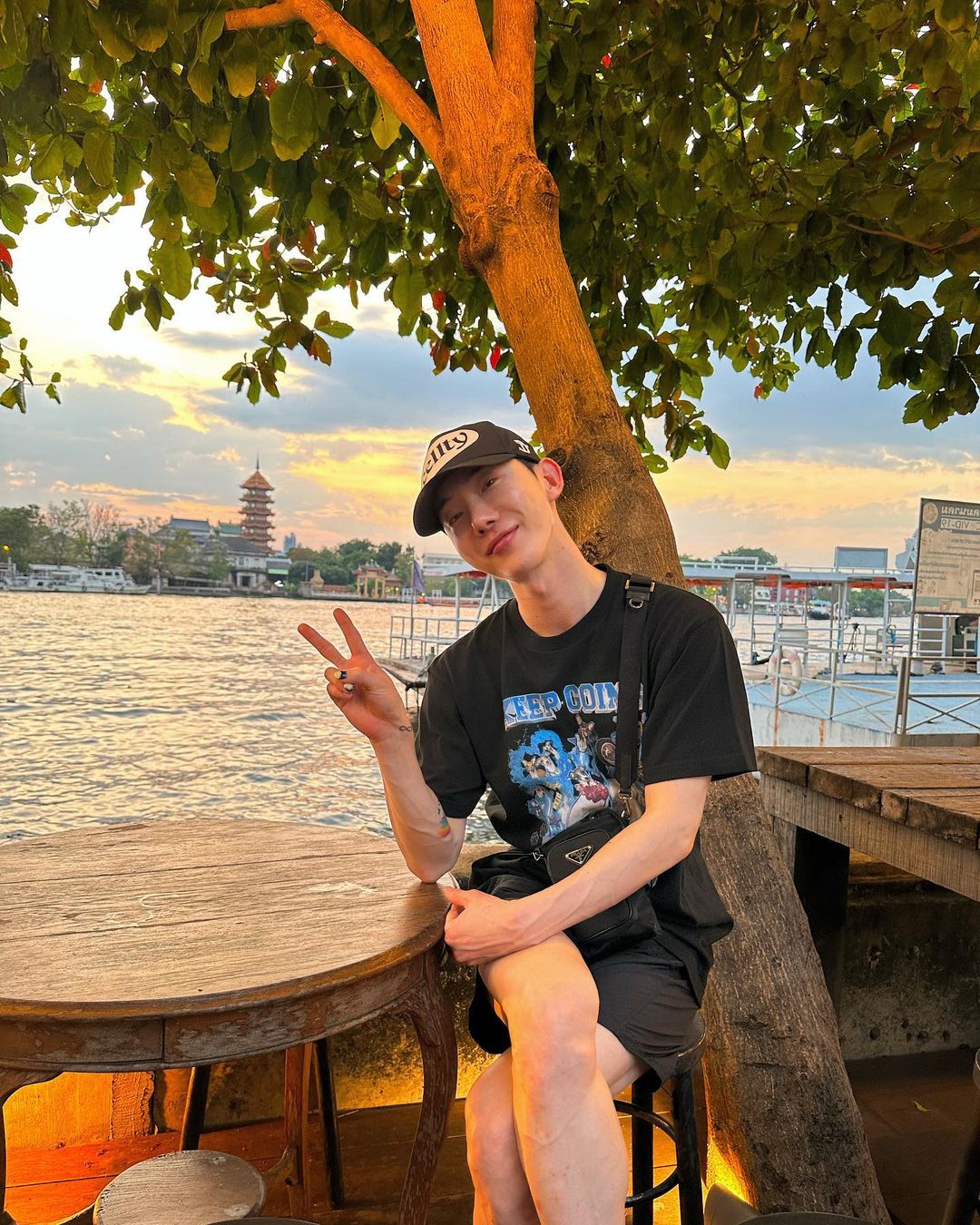 ร้องชัดเป๊ะ!! 'โจควอน' คัฟเวอร์ 'ทรงอย่างแบด' เต้นโพลแดนซ์ นั่งตุ๊กๆ ตะลอนกรุงเทพ ร้องชัดเป๊ะ!! 'โจควอน' คัฟเวอร์ 'ทรงอย่างแบด' เต้นโพลแดนซ์ นั่งตุ๊กๆ ตะลอนกรุงเทพ