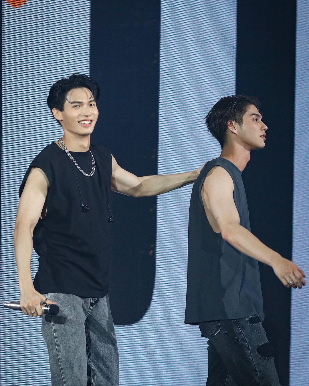 บรรยากาศเต็มอิ่มความฟิน กับคอนเสิร์ตคู่ครั้งแรกของ ไบร์ท-วิน  (มีคลิป)