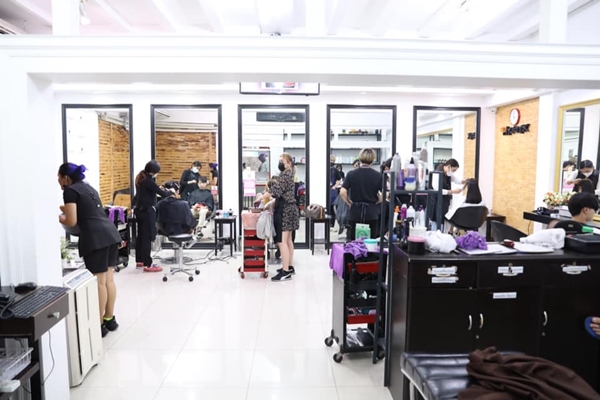 ศบค.สั่งปิดเพิ่ม 10 กิจการ “พื้นที่สีแดงเข้ม” หญิง กัญญา รับร้านตัดผมกระทบหนัก!! ด้าน ปอ วรฐก์ รอดูการเยียวยาวงการสัก ศบค.สั่งปิดเพิ่ม 10 กิจการ “พื้นที่สีแดงเข้ม” หญิง กัญญา รับร้านตัดผมกระทบหนัก!! ด้าน ปอ วรฐก์ รอดูการเยียวยาวงการสัก