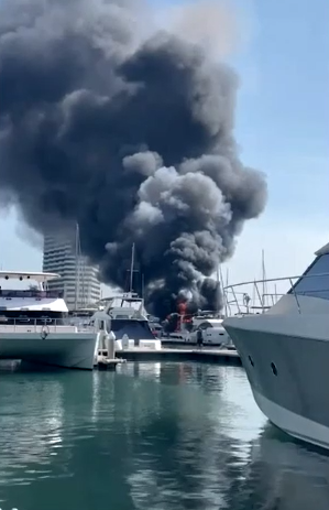 ควันโขมง! ไฟไหม้ เรือยอร์ชหรู คาดเสียหายกว่า 18 ล้าน