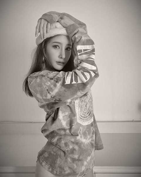 แตงโม นิดา เปิดท้ายขายของมือสองสู้ชีวิต!! แอบหวานมีแฟนหนุ่มมาช่วย แตงโม นิดา เปิดท้ายขายของมือสองสู้ชีวิต!! แอบหวานมีแฟนหนุ่มมาช่วย