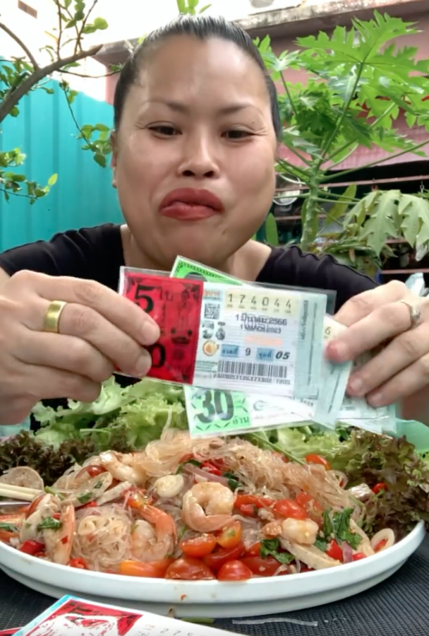 ไวรัลฮา “สาวเจ้ย” ซื้อหวยเฉียดมีเลขเบิ้ลทุกตัวยกเว้น 55 ยอดชมล้านวิว! ไวรัลฮา “สาวเจ้ย” ซื้อหวยเฉียดมีเลขเบิ้ลทุกตัวยกเว้น 55 ยอดชมล้านวิว!