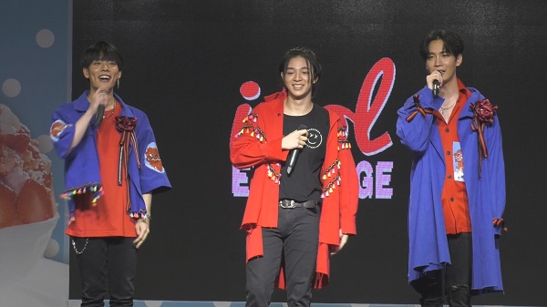 แฟนคลับแห่ประมูลรูป “บาส-คิมม่อน-คอปเตอร์” ได้ยอดนับแสน (มีคลิป) แฟนคลับแห่ประมูลรูป “บาส-คิมม่อน-คอปเตอร์” ได้ยอดนับแสน (มีคลิป)