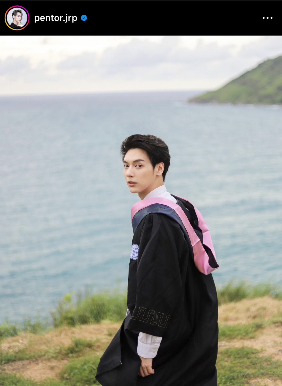แฟนคลับแห่ยินดี เป็นต่อ จีรภัทร เรียนจบมหาวิทยาลัยชื่อดังของจีนแล้ว พร้อมคว้า 2 รางวัลเรียนดีมาชื่นชม 