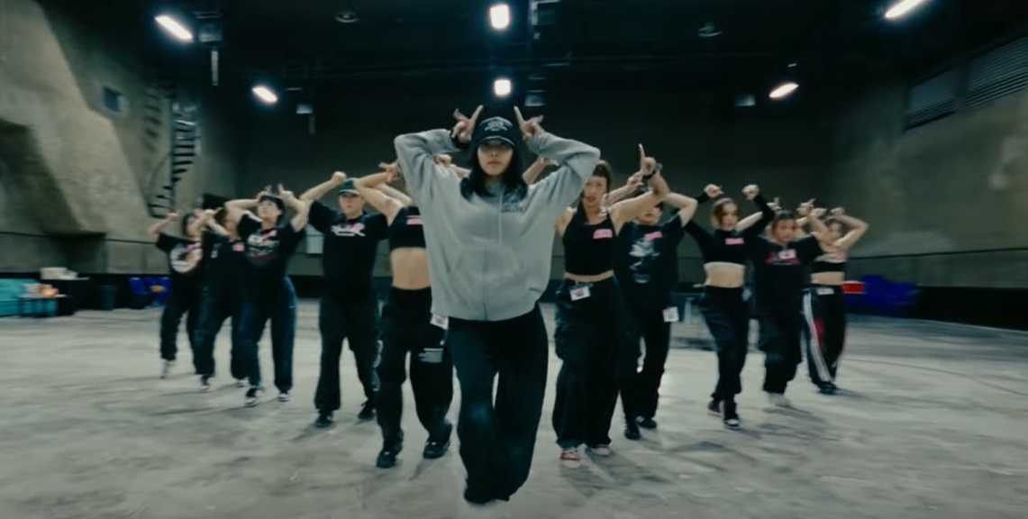 เปิดคลิปเบื้องหลัง ก่อนจะเป็น MV เพลง ROCKSTAR ของ “ลิซ่า” BLACKPINK เปิดคลิปเบื้องหลัง ก่อนจะเป็น MV เพลง ROCKSTAR ของ “ลิซ่า” BLACKPINK