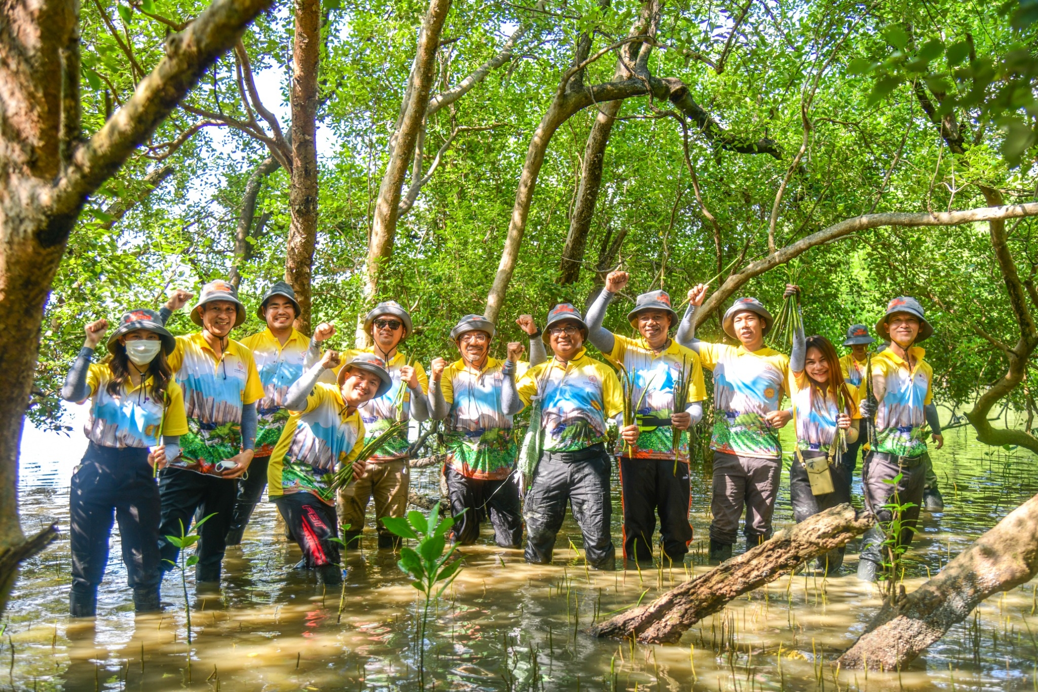MEA รวมพลังจัดกิจกรรมปลูกป่าชายเลนเฉลิมพระเกียรติฟื้นฟูสภาพแวดล้อมอย่างยั่งยืน และส่งมอบเสาไฟฟ้าส่องสว่างเสริมสร้างความปลอดภัยในพื้นที่ป้อมพระจุลจอมเกล้า MEA รวมพลังจัดกิจกรรมปลูกป่าชายเลนเฉลิมพระเกียรติฟื้นฟูสภาพแวดล้อมอย่างยั่งยืน และส่งมอบเสาไฟฟ้าส่องสว่างเสริมสร้างความปลอดภัยในพื้นที่ป้อมพระจุลจอมเกล้า