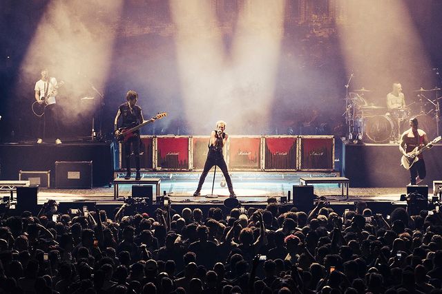 แฟนเพลงสุดช็อก!! 'Sum 41' ประกาศยุบวง จ่อปิดตำนาน 27 ปี หลังปล่อยอัลบั้มสุดท้าย แฟนเพลงสุดช็อก!! 'Sum 41' ประกาศยุบวง จ่อปิดตำนาน 27 ปี หลังปล่อยอัลบั้มสุดท้าย