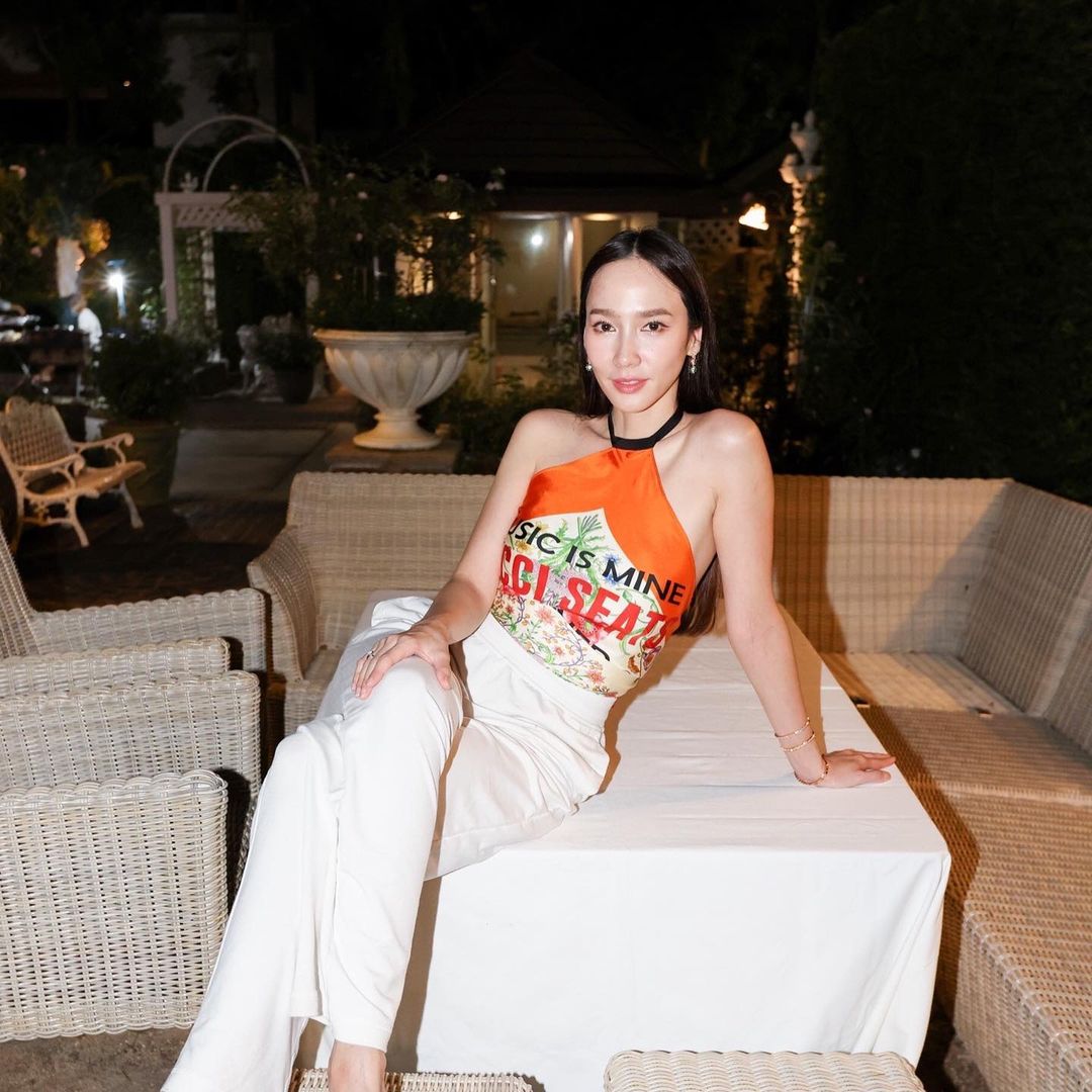 อั้ม ยังไม่คิดเรื่องแต่ง ไฮโซพก พ่อแม่ไม่เร่ง! แย้มราคาต้นกระบองเพชร 250,000 บาท อั้ม ยังไม่คิดเรื่องแต่ง ไฮโซพก พ่อแม่ไม่เร่ง! แย้มราคาต้นกระบองเพชร 250,000 บาท