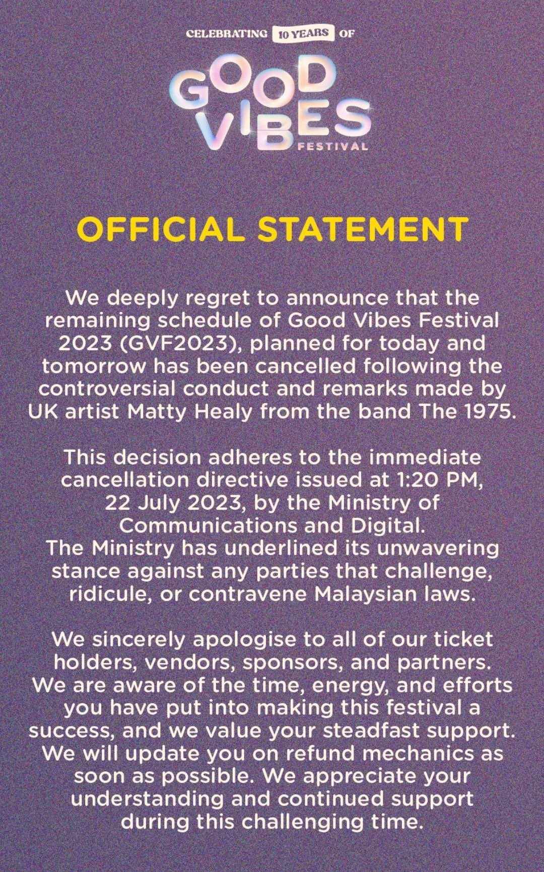 “The 1975” โดนแบนในเทศกาลดนตรีที่มาเลเซีย หลังโชว์จูบมือเบสบนเวที (มีคลิป) “The 1975” โดนแบนในเทศกาลดนตรีที่มาเลเซีย หลังโชว์จูบมือเบสบนเวที (มีคลิป)