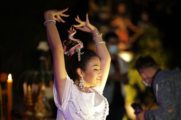 ธัญญ่า อาร์สยาม เล่าวินาที รำถวายฝากตัวเป็นลูกสาวพญานาค (มีคลิป) ธัญญ่า อาร์สยาม เล่าวินาที รำถวายฝากตัวเป็นลูกสาวพญานาค (มีคลิป)