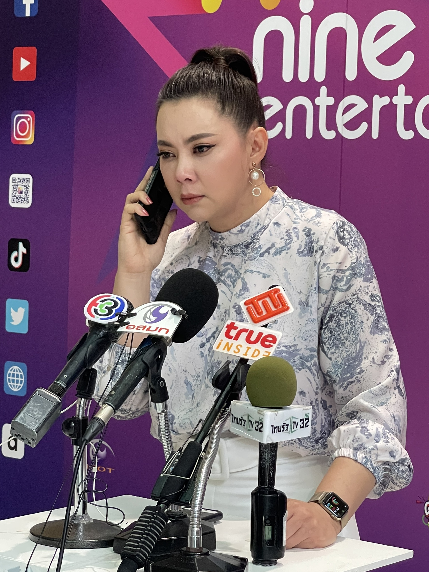 บุ๋ม ปนัดดา ตั้งโต๊ะแถลงทั้งน้ำตาขอโทษ จั๊กจั่น ปมเสนอข่าวดาราสองโลก 