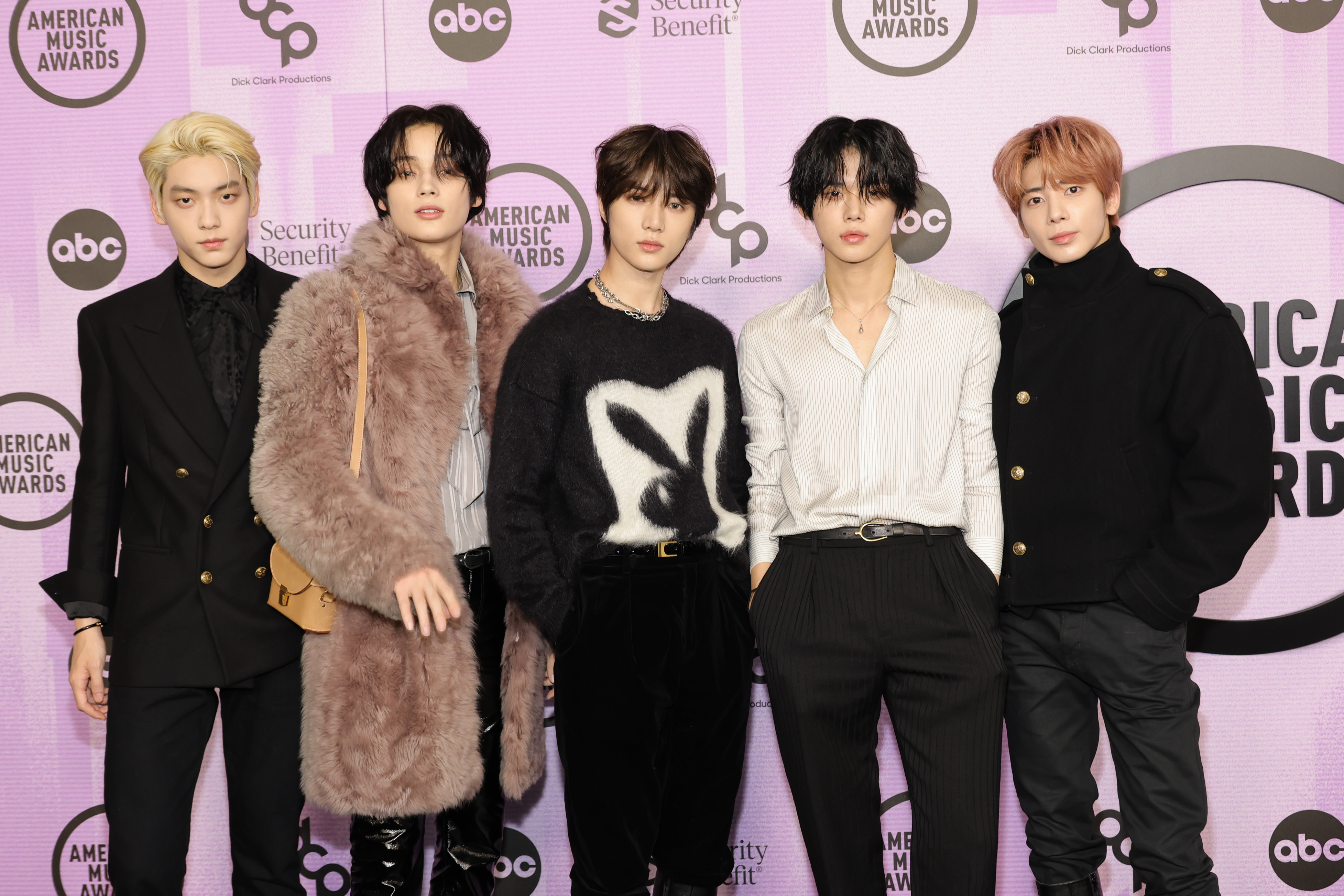 ‘มาร์ค ต้วน - TXT’!! บุกพรมแดง American Music Awards ด้าน BTS คว้า 2 รางวัลใหญ่