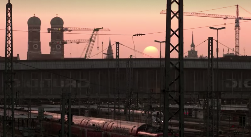 ทรายจากซาฮาราอาบท้องฟ้าเป็นสีชมพูและส้มในเยอรมนี ทรายจากซาฮาราอาบท้องฟ้าเป็นสีชมพูและส้มในเยอรมนี