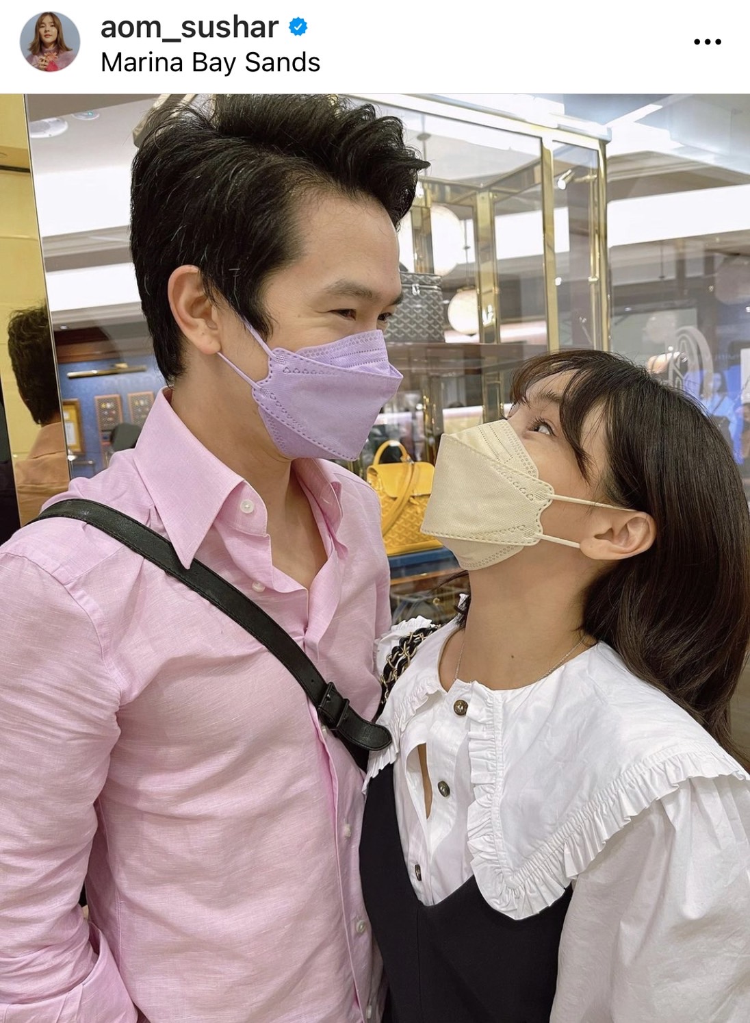 ออม สุชาร์ เขินเล่าทริปหวานที่สิงคโปร์ แย้มมีคุยเรื่องแต่งกับแฟนหนุ่ม แอมป์ บ้างแล้ว! ออม สุชาร์ เขินเล่าทริปหวานที่สิงคโปร์ แย้มมีคุยเรื่องแต่งกับแฟนหนุ่ม แอมป์ บ้างแล้ว!