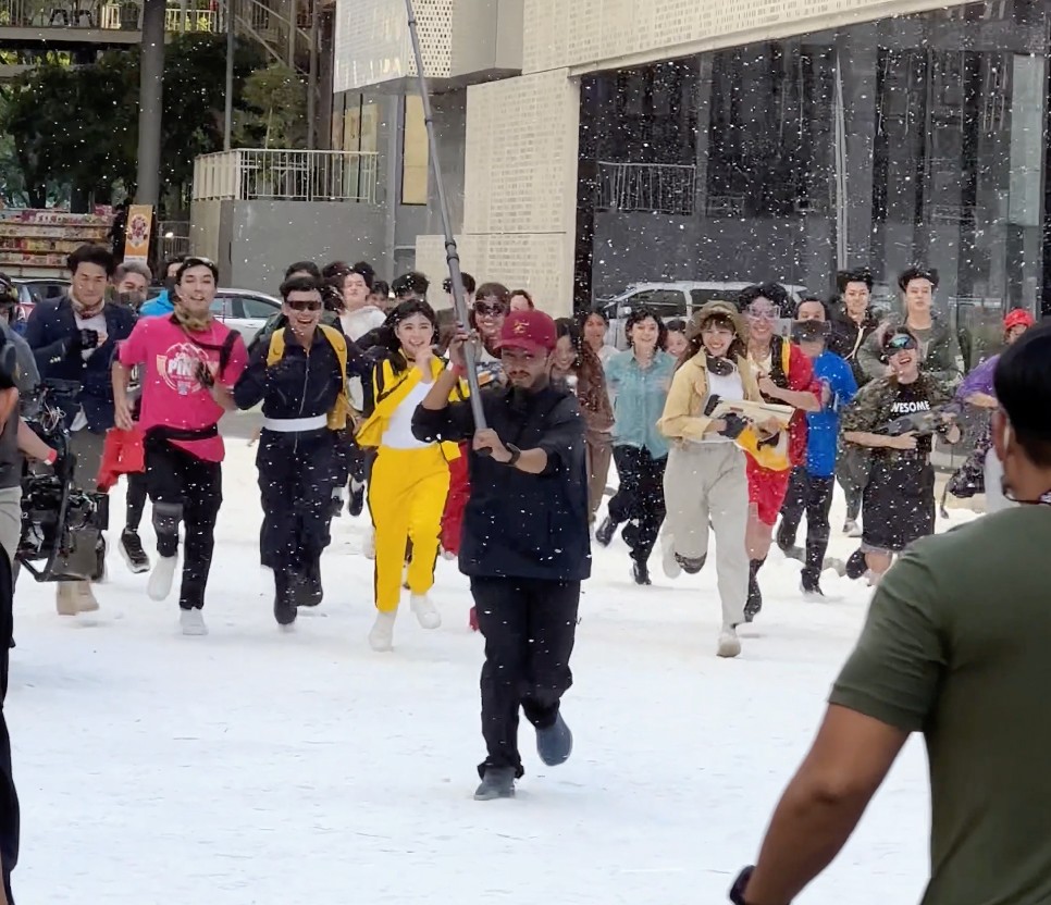 ปังส่งท้ายปี zbing z. ยูทูปเบอร์ของไทยปรากฏตัวแคมเปญระดับโลก Google Play x Free Fire ปังส่งท้ายปี zbing z. ยูทูปเบอร์ของไทยปรากฏตัวแคมเปญระดับโลก Google Play x Free Fire