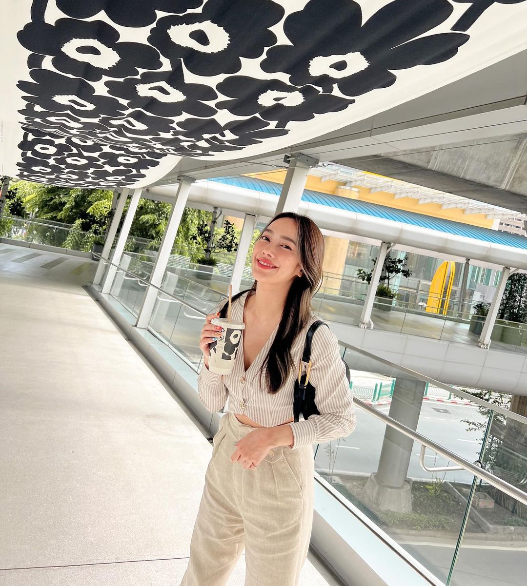 “เปรี้ยว-ไบร์ท” เจอผลกระทบเดินทางทำงานช่วงหน้าฝน (มีคลิป)