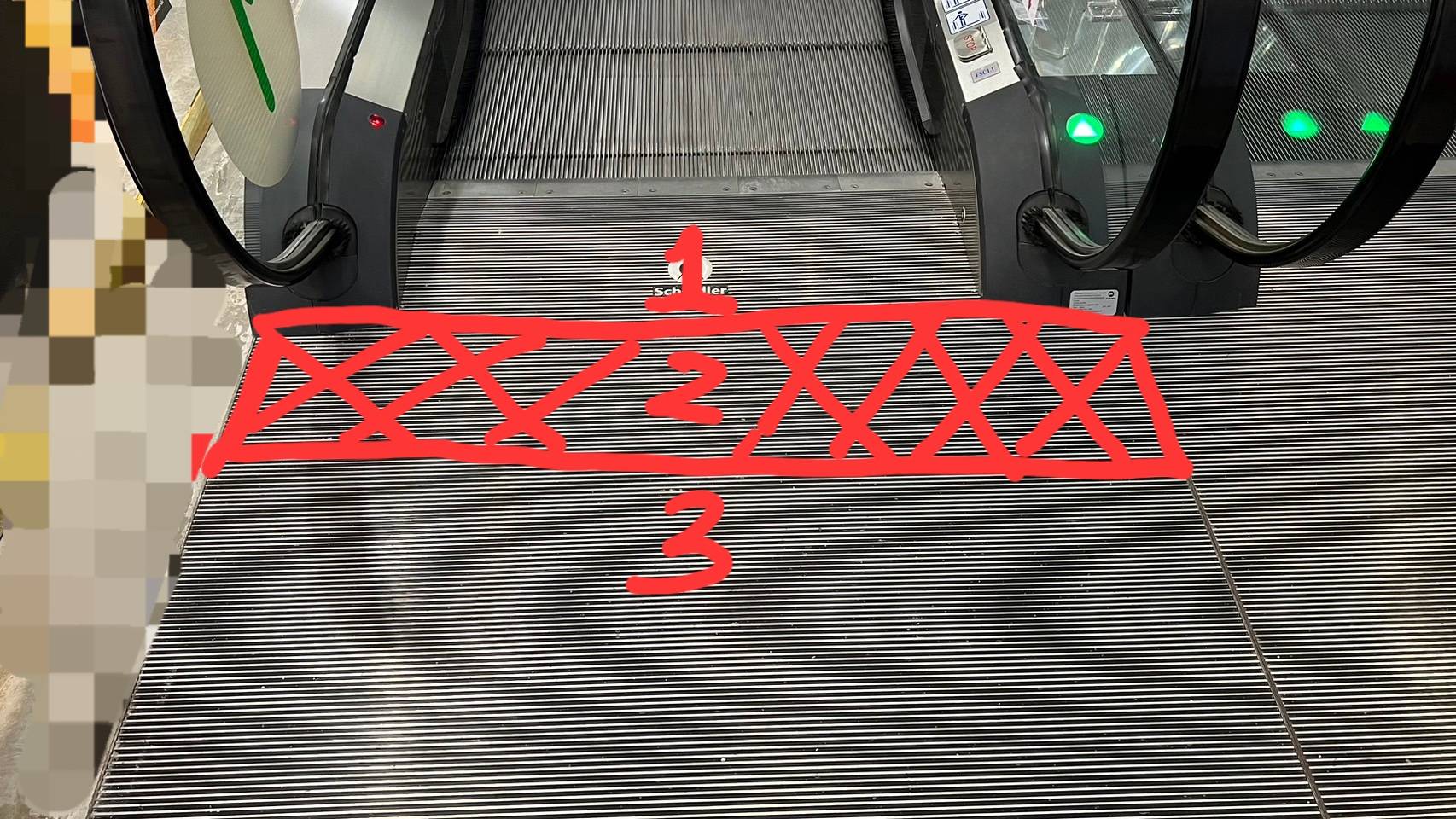 TNN Exclusive : อันตราย ! จริงไหม ? ขึ้น-ลงบันไดเลื่อน ห้ามเหยียบชานพักแผ่นที่ 2 TNN Exclusive : อันตราย ! จริงไหม ? ขึ้น-ลงบันไดเลื่อน ห้ามเหยียบชานพักแผ่นที่ 2