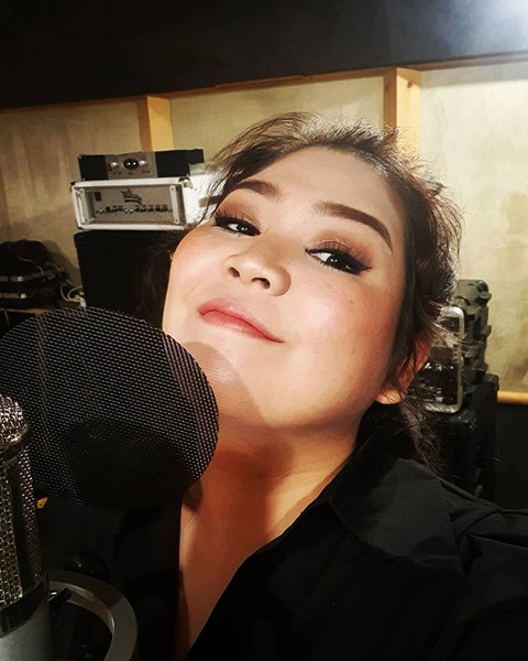 เปิดใจ!! เต้น นรารักษ์ ปรับเปลี่ยนการสอนร้องเพลงเป็นออนไลน์ เผยลำบากมาก เปิดใจ!! เต้น นรารักษ์ ปรับเปลี่ยนการสอนร้องเพลงเป็นออนไลน์ เผยลำบากมาก