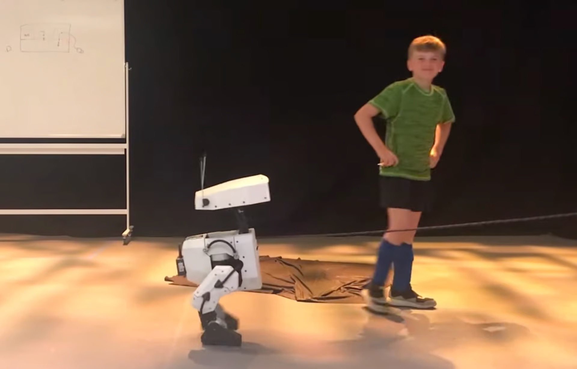ดิสนีย์เผยโฉมหุ่นยนต์ 2 เท้า แสดงท่าทางได้หลากหลาย น่ารักคล้าย Wall-e ดิสนีย์เผยโฉมหุ่นยนต์ 2 เท้า แสดงท่าทางได้หลากหลาย น่ารักคล้าย Wall-e