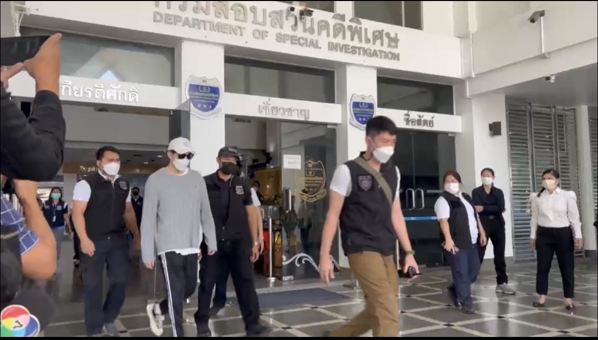 ซาร่า เดินทางไป DSI ส่ง แดริล ฝากขังศาลอาญา