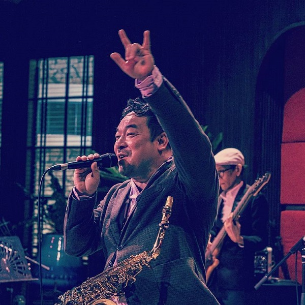 “โก้ มิสเตอร์ แซกแมน” ตัดใจขายแซกโซโฟนตัวโปรดเพื่อความอยู่รอด (มีคลิป) “โก้ มิสเตอร์ แซกแมน” ตัดใจขายแซกโซโฟนตัวโปรดเพื่อความอยู่รอด (มีคลิป)