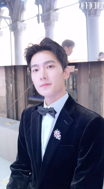 หยุดหวีดไม่ได้!! 'ชมพู่ อารยา' กระทบไหล่ 'หยางหยาง' พระเอกซุปตาร์จีน ที่เวนิส หยุดหวีดไม่ได้!! 'ชมพู่ อารยา' กระทบไหล่ 'หยางหยาง' พระเอกซุปตาร์จีน ที่เวนิส