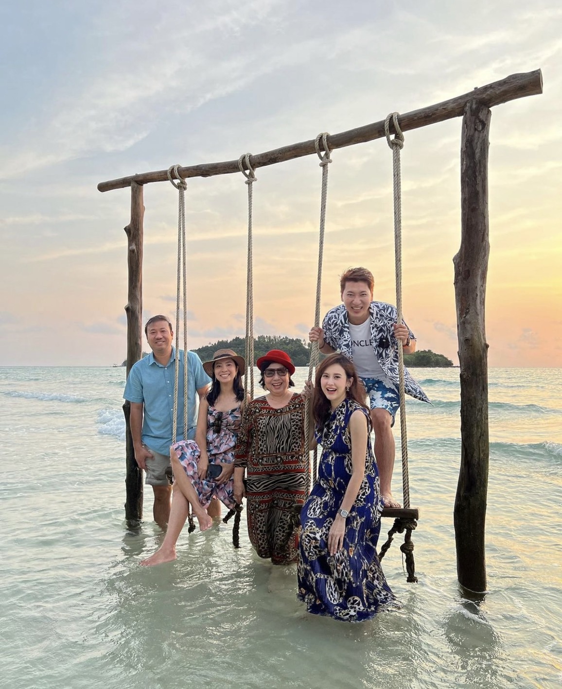 หวิดโดนไฟคลอกยกครัว แยม ธมลพรรณ์ เล่านาทีอุ้มท้องหนีไฟไหม้ สูญทรัพย์สิน หวิดโดนไฟคลอกยกครัว แยม ธมลพรรณ์ เล่านาทีอุ้มท้องหนีไฟไหม้ สูญทรัพย์สิน