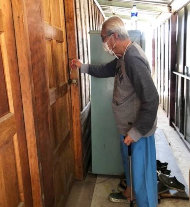 ต้อ ไกรสีห์ บ้านหลังเก่าถูกรื้อ ย้ายมาที่พักคนชรา ซ้ำ!! ลื่นล้มหัวฟาดขอบบันได