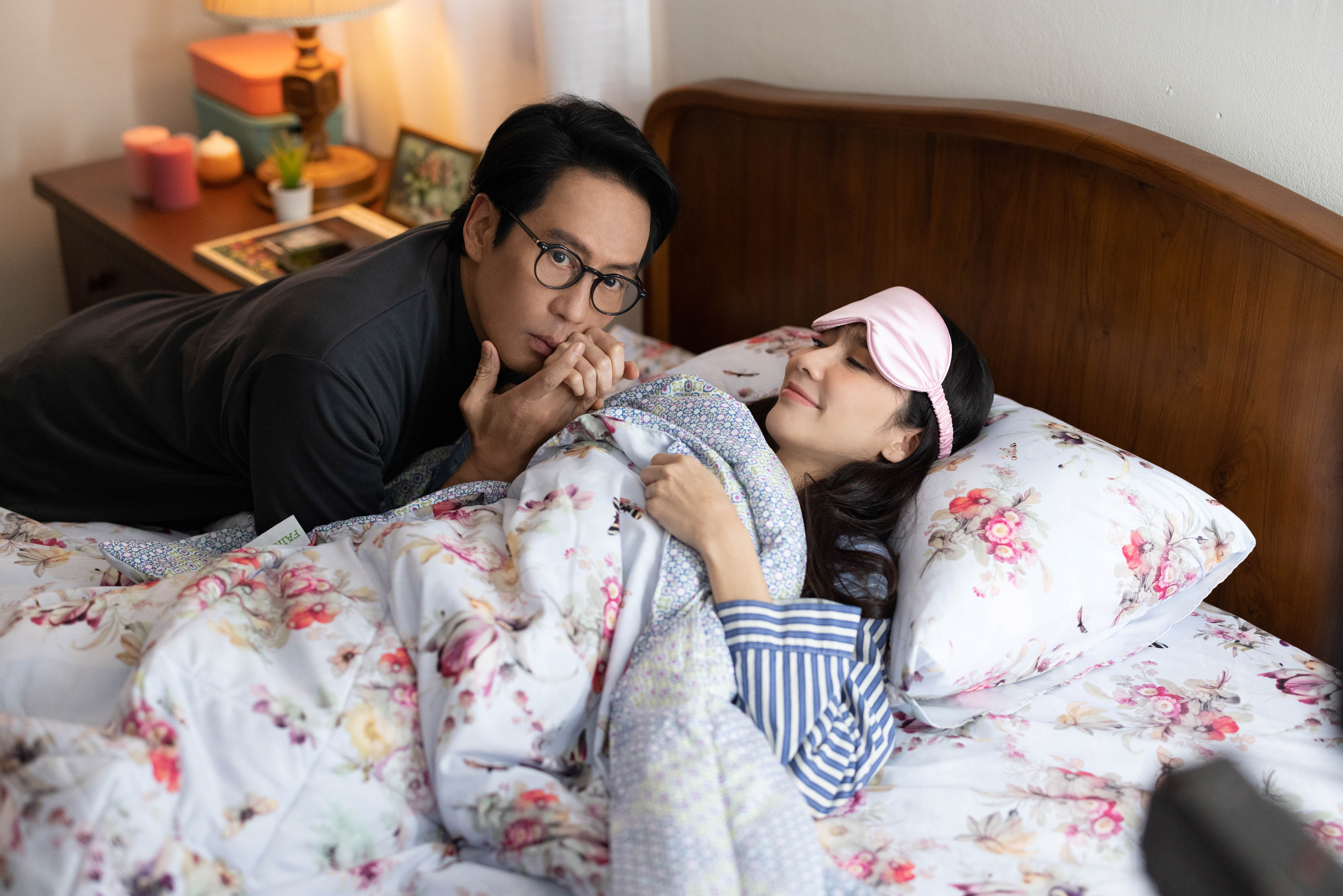 2 ซุปตาร์เมืองไทย “เบิร์ด ธงไชย” ควงคู่ “อั้ม-พัชราภา” ทดลองเข้าหอครั้งแรก! 2 ซุปตาร์เมืองไทย “เบิร์ด ธงไชย” ควงคู่ “อั้ม-พัชราภา” ทดลองเข้าหอครั้งแรก!