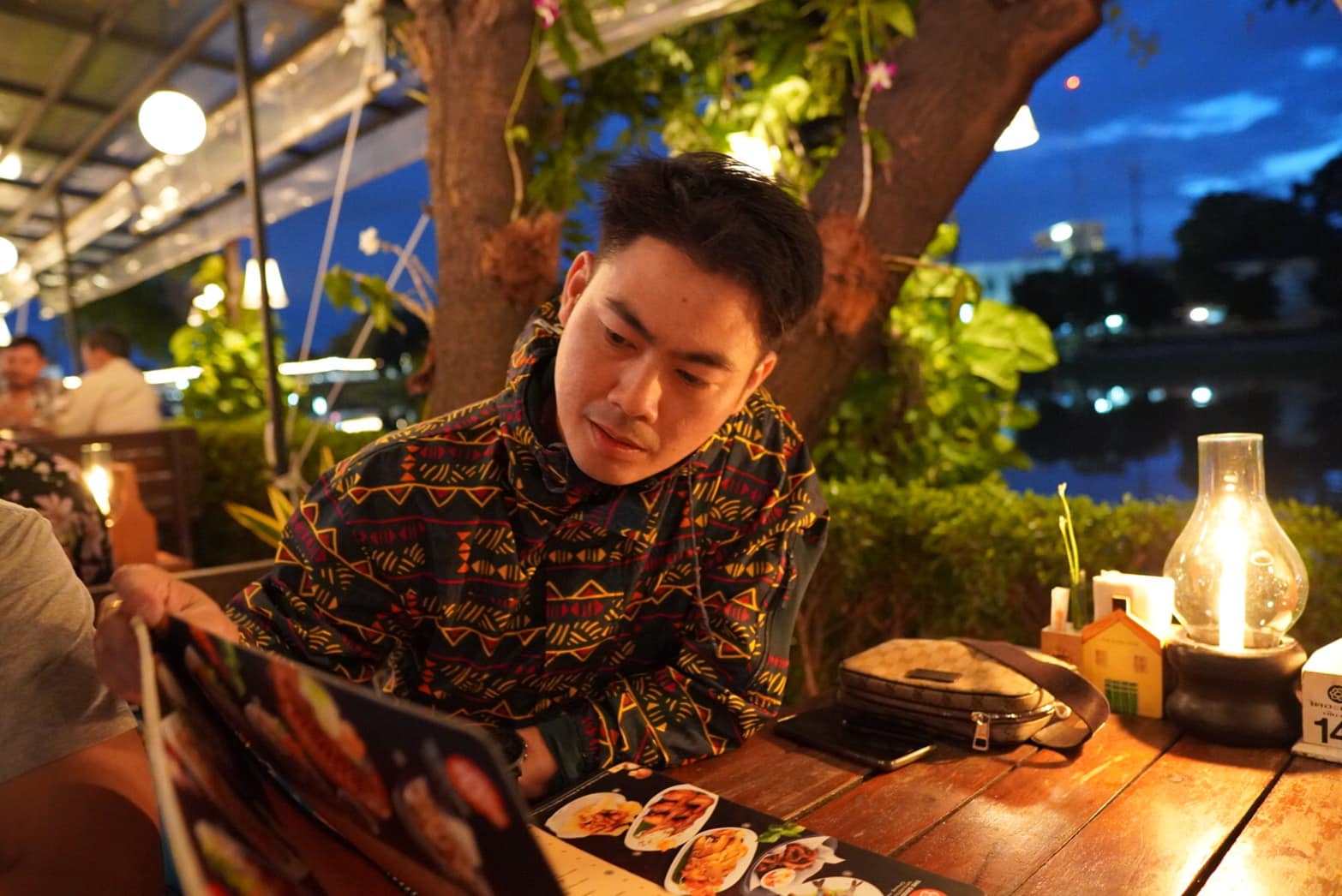 คุยเคล็ด(ไม่)ลับสายงานผู้สื่อข่าว-พากย์ฟุตบอล 'เกริกชัย คุณโฑ' ที่ชนะฝันด้วยการพัฒนา