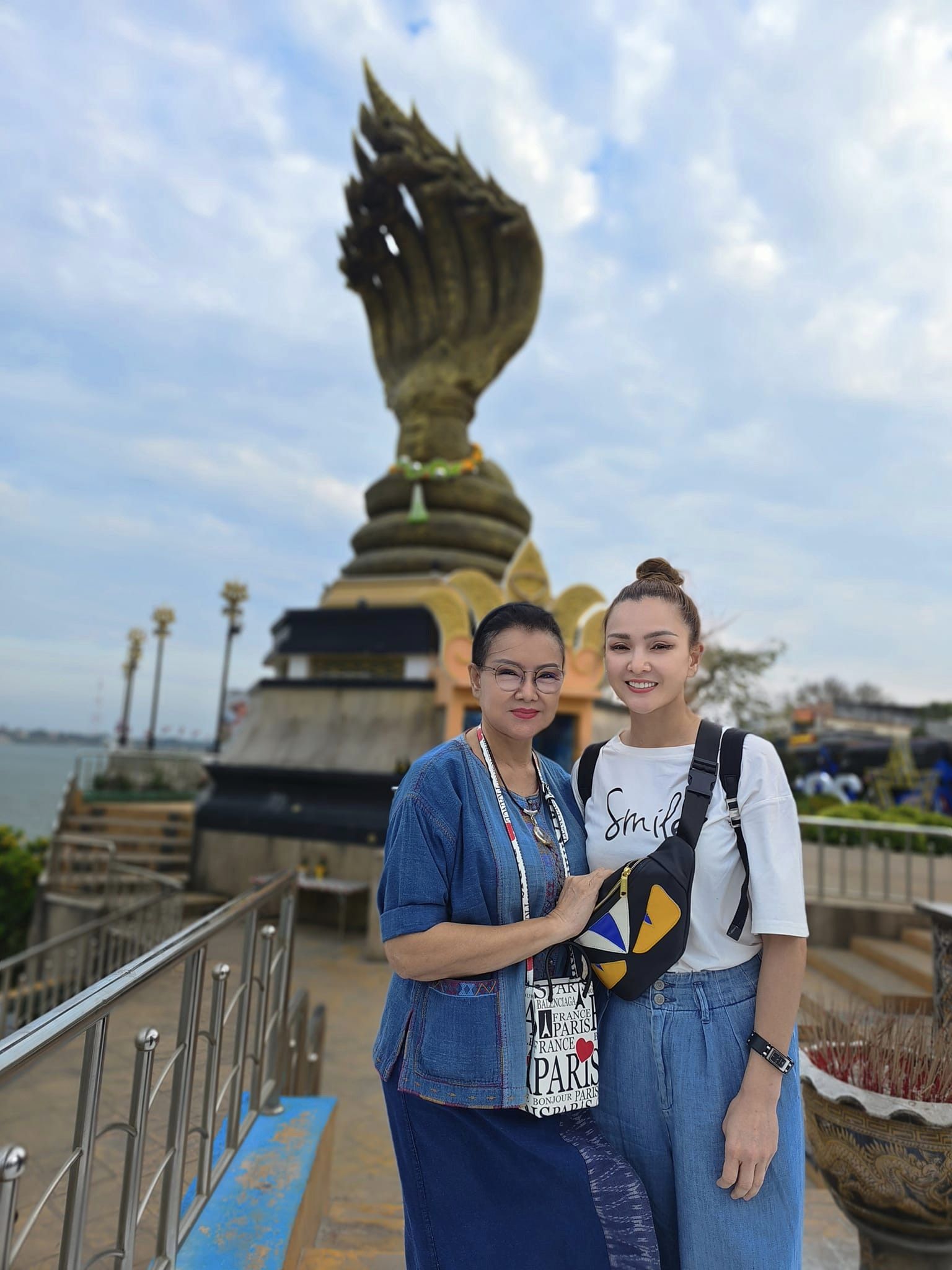 แคนดี้ รากแก่น รับห่วง แม่บานเย็น หลังกลับมาขึ้นเวทีในรอบ 4 ปี แคนดี้ รากแก่น รับห่วง แม่บานเย็น หลังกลับมาขึ้นเวทีในรอบ 4 ปี