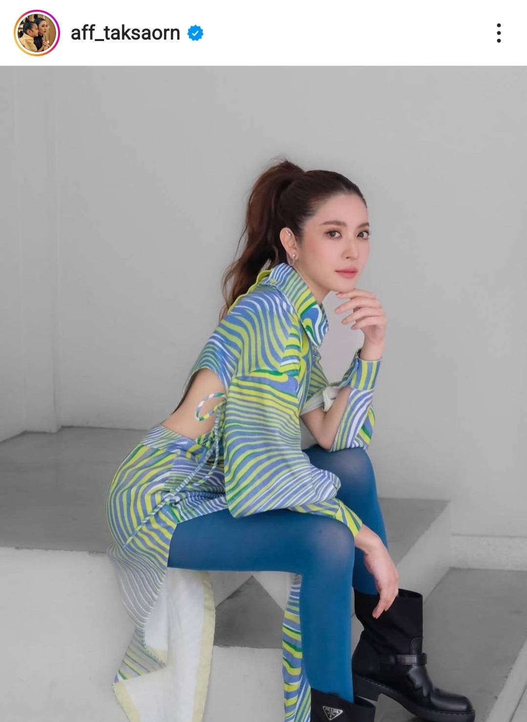 แอฟ ทักษอร ถูกแซวหนัก หลัง 3 พระเอกหนุ่ม หอบดอกไม้แสดงความยินดี