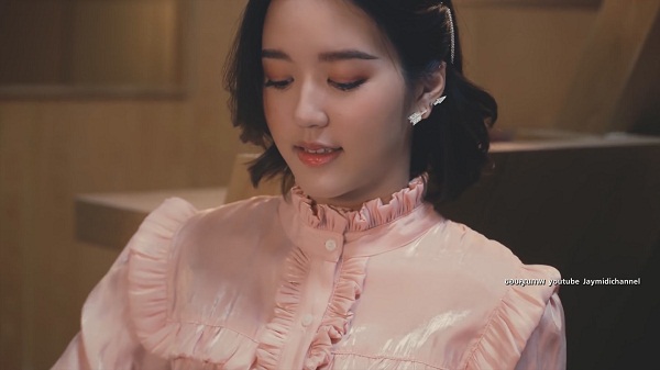 คุยสด! “เจ้านาย” ส่งเพลง“แปะหัวใจ” สุดเขินจิ้น จูเน่ (มีคลิป) คุยสด! “เจ้านาย” ส่งเพลง“แปะหัวใจ” สุดเขินจิ้น จูเน่ (มีคลิป)