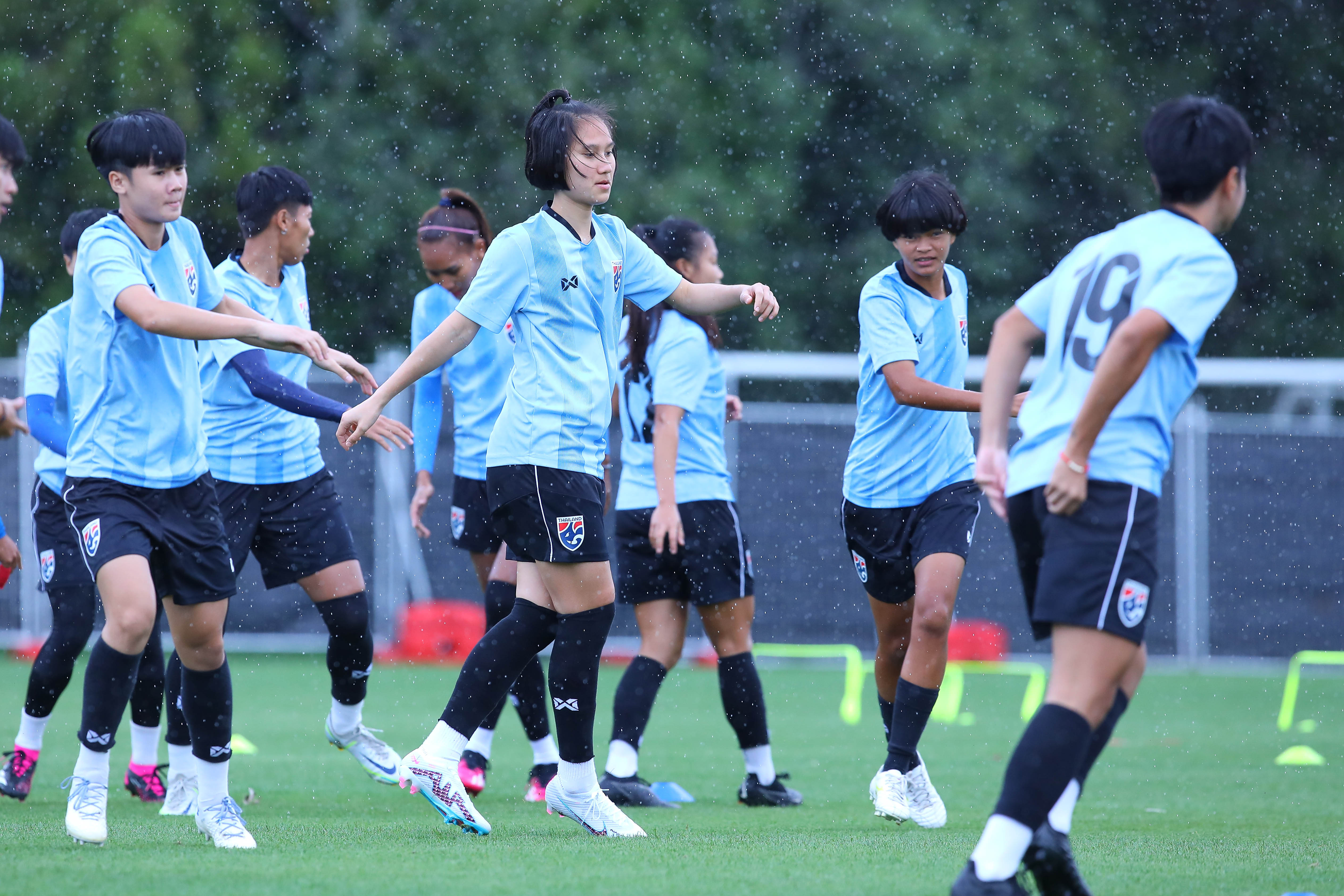 'ฟุตบอลหญิงทีมชาติไทย' ซ้อมต่อเนื่องแม้มีแผ่นดินไหวที่นิวซีแลนด์เตรียมชนแคเมอรูน 'ฟุตบอลหญิงทีมชาติไทย' ซ้อมต่อเนื่องแม้มีแผ่นดินไหวที่นิวซีแลนด์เตรียมชนแคเมอรูน