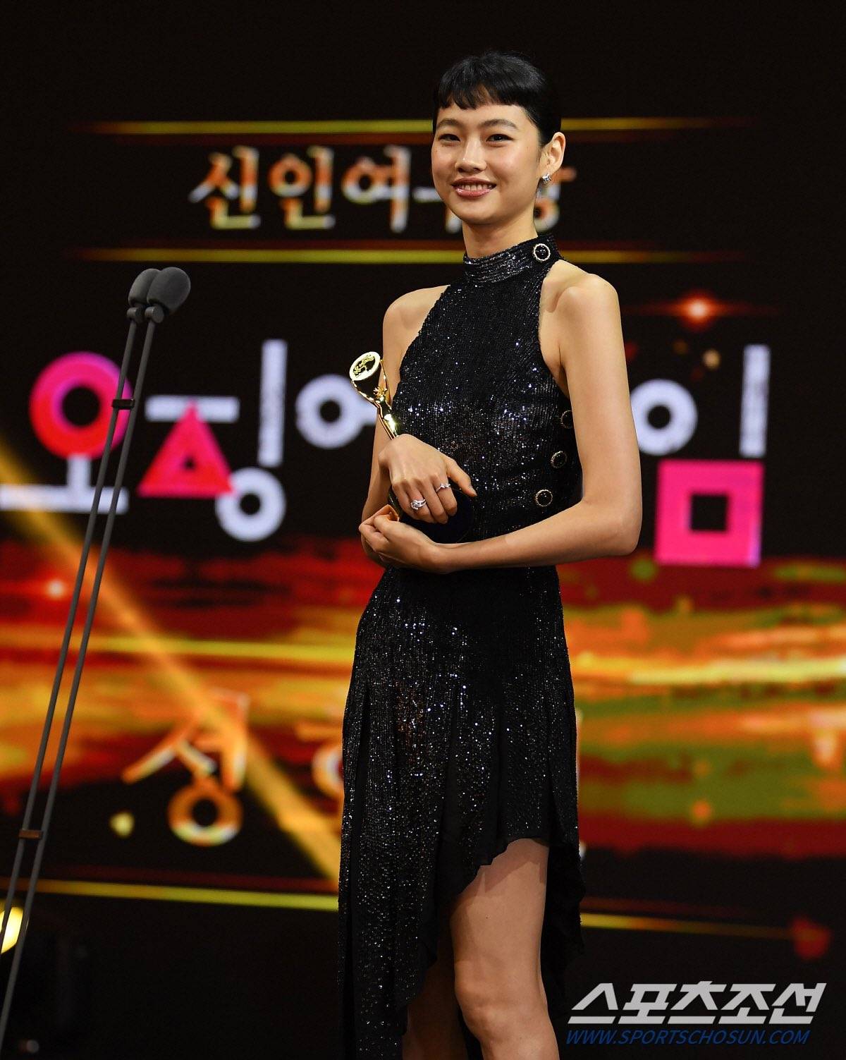 ซีรีส์คุณภาพ D.P., อีจองแจ, คิมโกอึน คว้ารางวัลใหญ่งาน Blue Dragon Series Awards ปีแรก