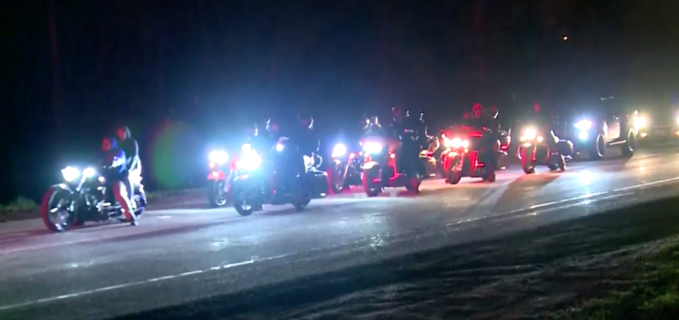 รวบเด็กแว้นอเมริกา เหิมเปิดศึกดวลปืนระหว่างแก๊งเสียชีวิต 3 ราย รวบเด็กแว้นอเมริกา เหิมเปิดศึกดวลปืนระหว่างแก๊งเสียชีวิต 3 ราย