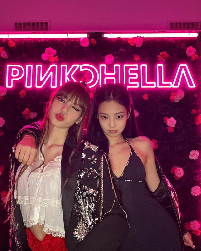 แสนล้านวิว!! 'ลิซ่า’ ทุบสถิติ TikTok ครองเทรนด์โลกต่อเนื่องหลังโชว์เด็ดที่ Coachella แสนล้านวิว!! 'ลิซ่า’ ทุบสถิติ TikTok ครองเทรนด์โลกต่อเนื่องหลังโชว์เด็ดที่ Coachella