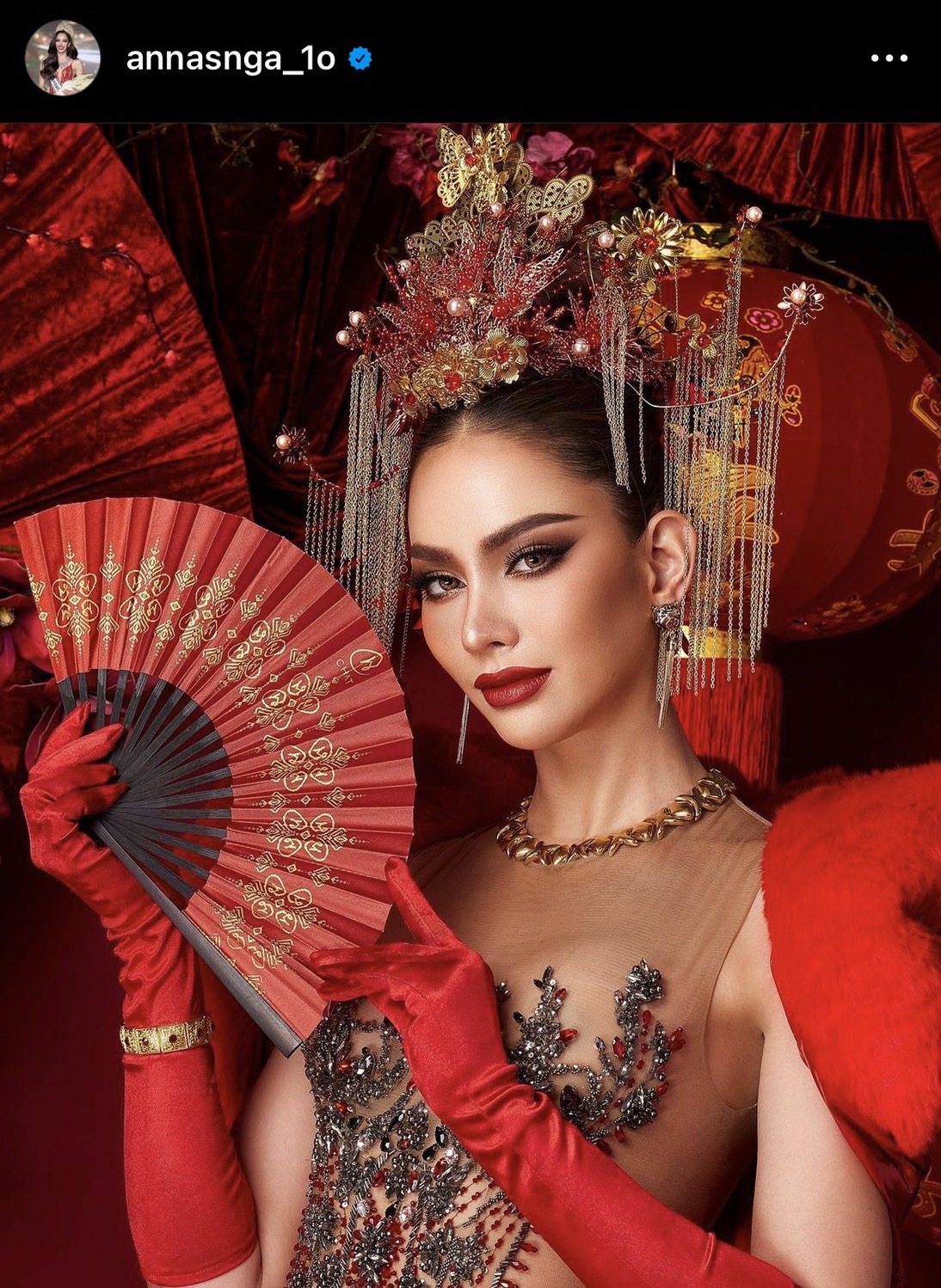 สวยสะพรั่ง แอนนา เสือ ใส่ชุดกี่เพ้าแดง งามสง่ารับตรุษจีน!!