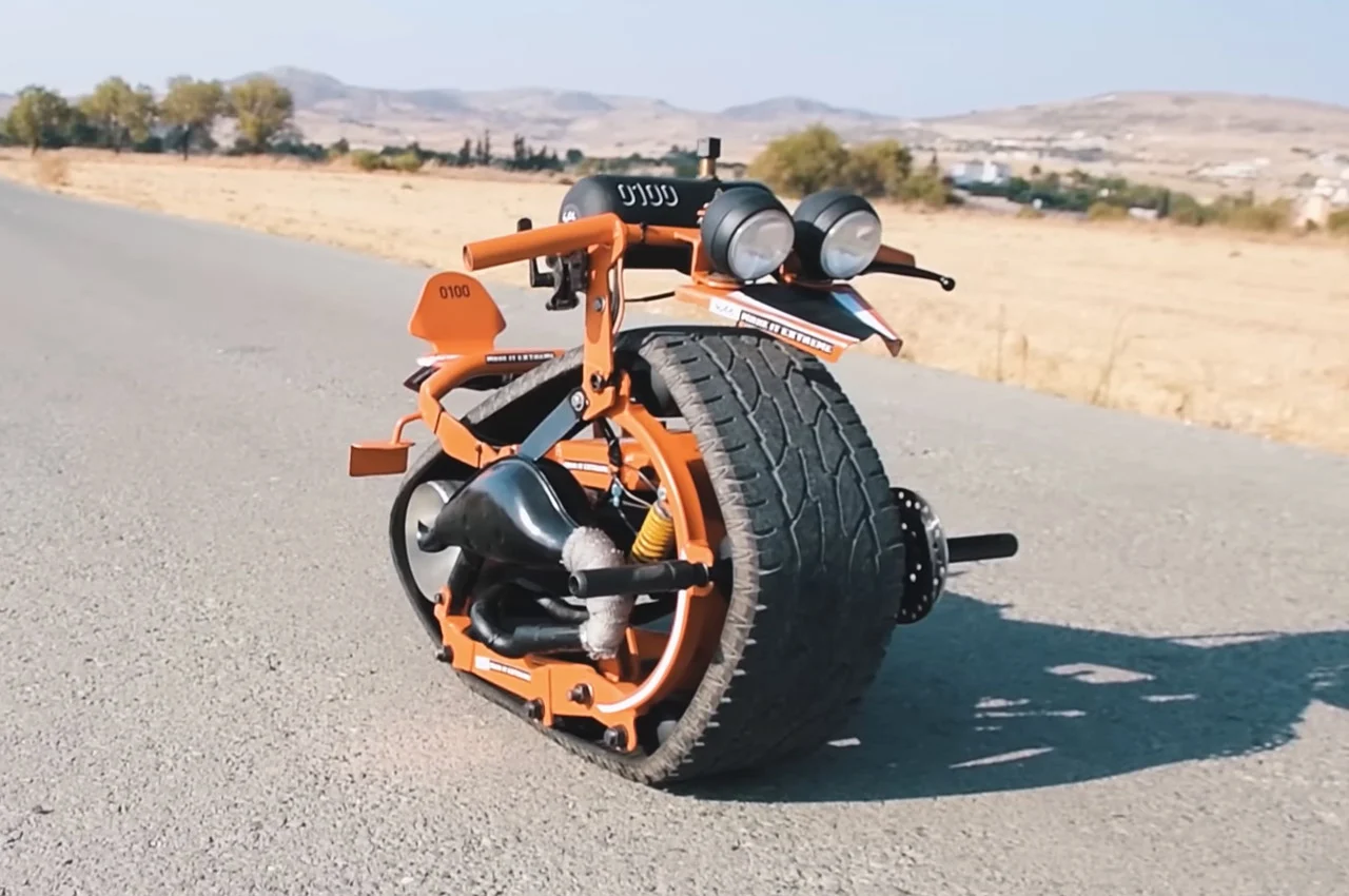 มอเตอร์ไซค์ไฟฟ้าล้อเดี่ยว Monotrack Bike ทำจากยางรถยนต์รีไซเคิล