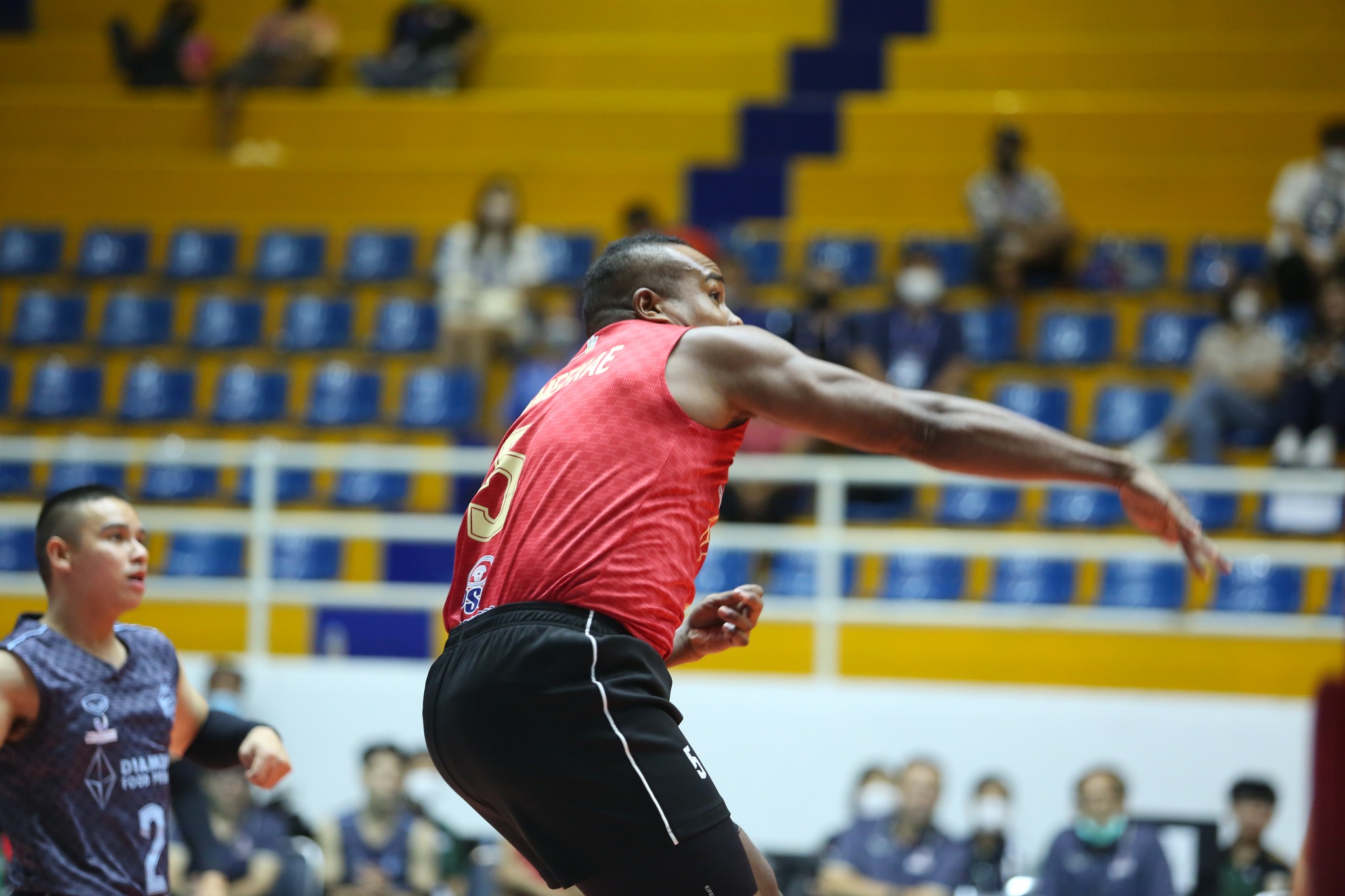 ชมแอคชั่นสวยๆ 'รัศมีแข' ลงประเดิมสนามให้ 'ไดมอนด์ฟู้ดฯ' ในศึกวอลเลย์บอลไทยแลนด์ลีก