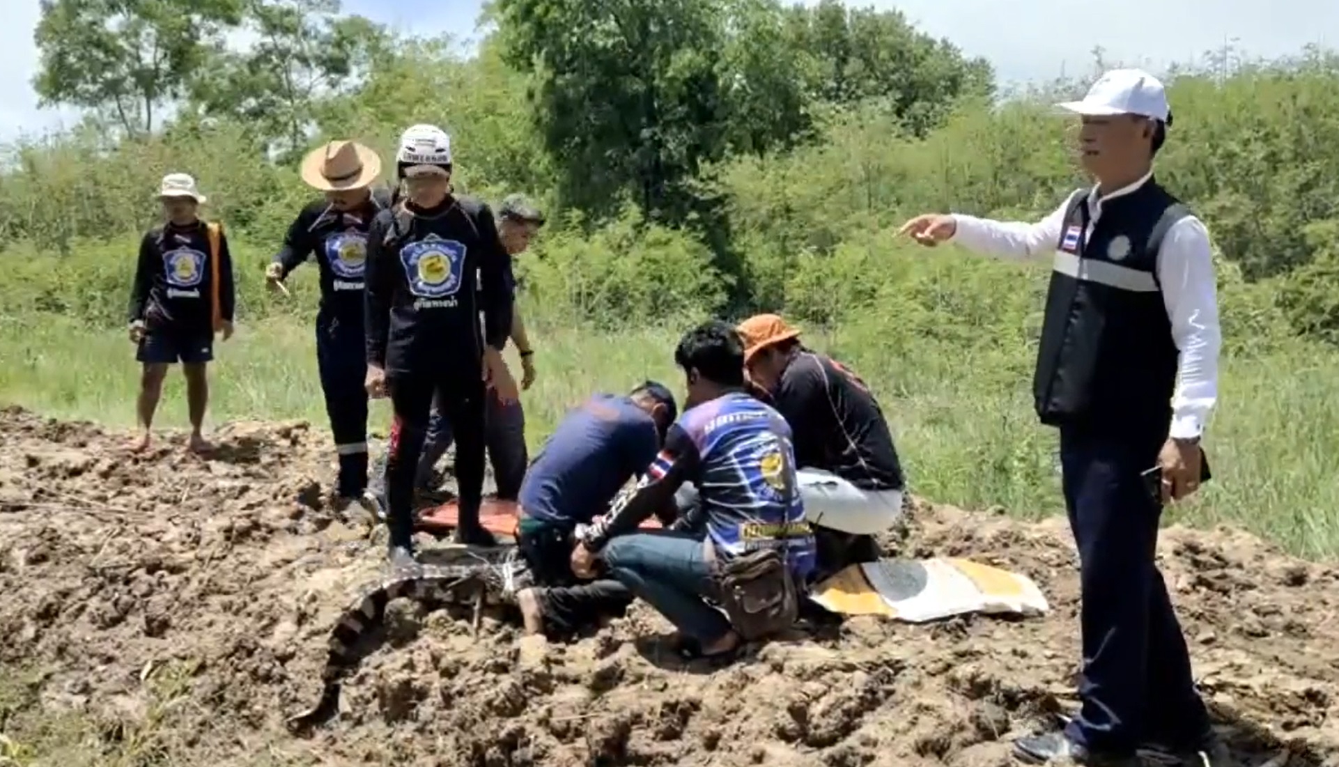 พายุกระหน่ำสุพรรณบุรี! ซัดกำแพงพังทำ จระเข้ หลุดไปกว่า 30 ตัว พายุกระหน่ำสุพรรณบุรี! ซัดกำแพงพังทำ จระเข้ หลุดไปกว่า 30 ตัว