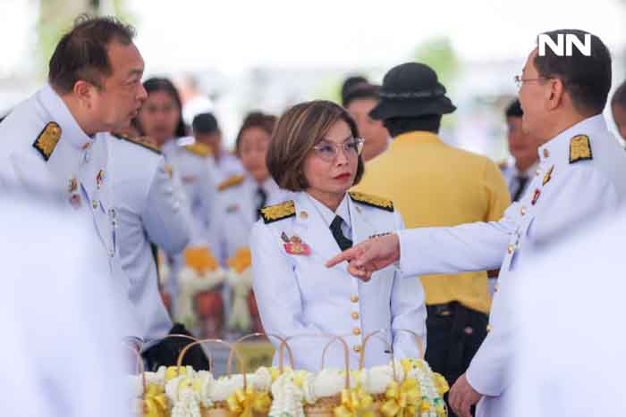 นายก นำตักบาตร-ถวายสัตย์ เนื่องในโอกาสวันเฉลิมพระชนมพรรษา พระบาทสมเด็จพระเจ้าอยู่หัว 6 รอบ นายก นำตักบาตร-ถวายสัตย์ เนื่องในโอกาสวันเฉลิมพระชนมพรรษา พระบาทสมเด็จพระเจ้าอยู่หัว 6 รอบ