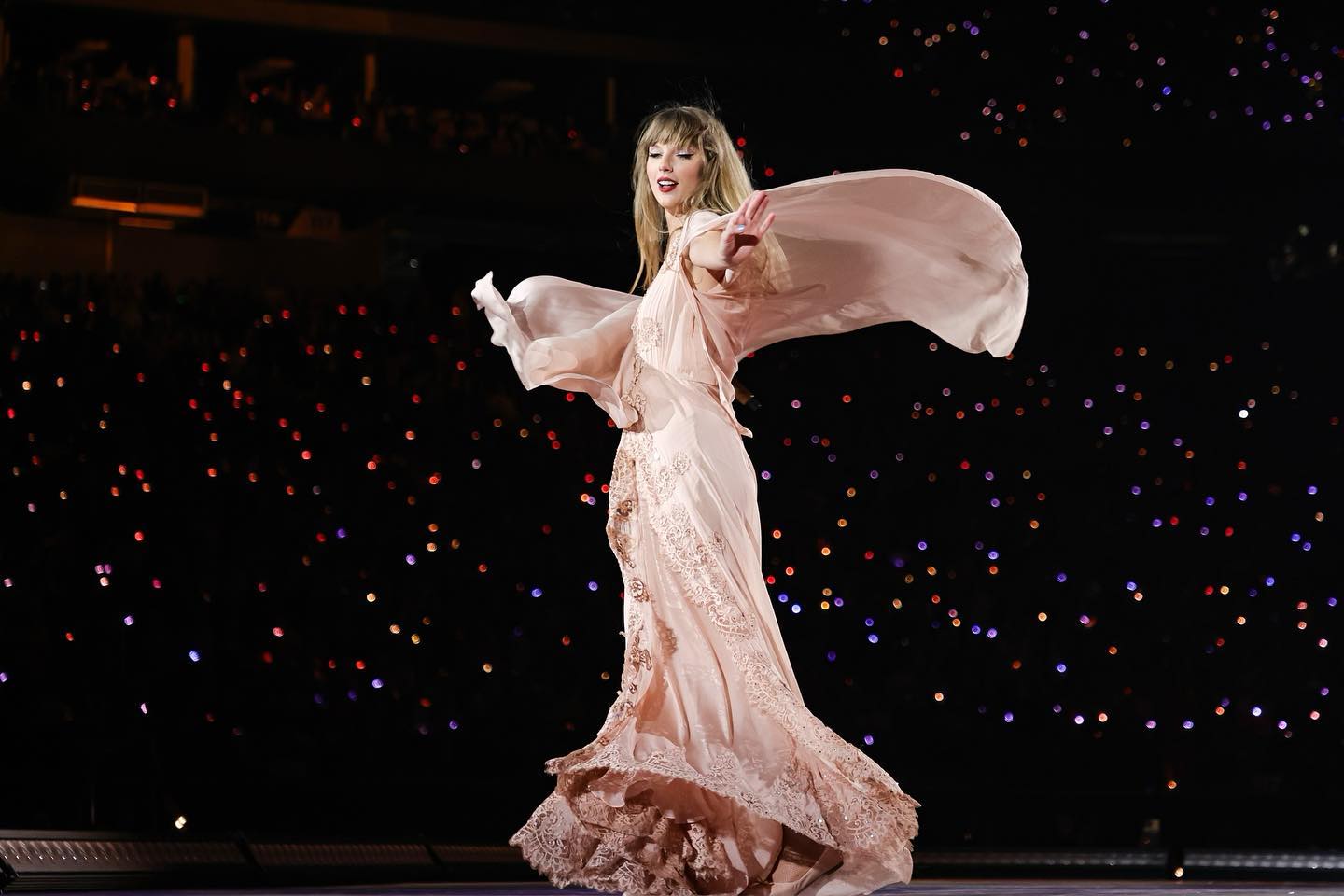 “Taylor Swift” เตรียมปล่อยอัลบั้ม “Speak Now (Taylor's Version) กรกฎาคมนี้ “Taylor Swift” เตรียมปล่อยอัลบั้ม “Speak Now (Taylor's Version) กรกฎาคมนี้