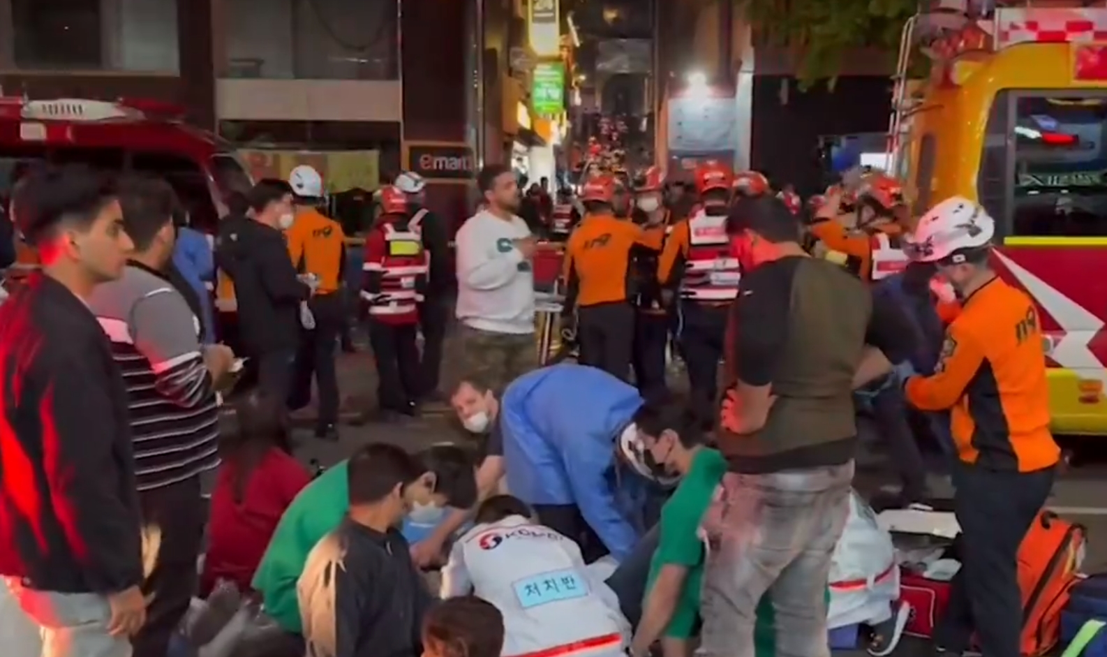  ฮาโลวีนเศร้า! ประธานาธิบดีเกาหลีไว้อาลัยผู้เสียชีวิตที่อิแทวอน  151 ราย