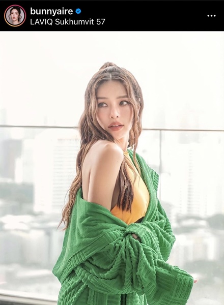 ขวัญเสียมาก! แอร์ ภัทฑิลา เล่าเหตุการณ์ถูกโจรทุบรถ อยากให้เป็นอุทาหรณ์